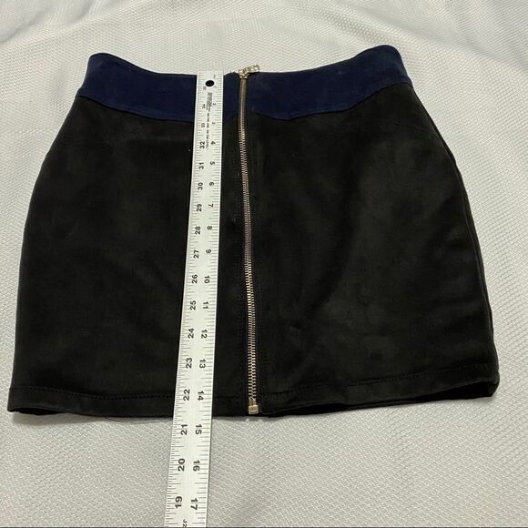 Zara Charcoal Gray‎ & Blue Faux Suede Mini Skirt - Picture 3 of 8
